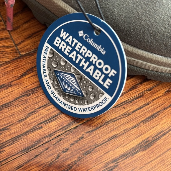 NWT women sz 8 Columbia grey and pink hiking boots - Picture 2 of 6